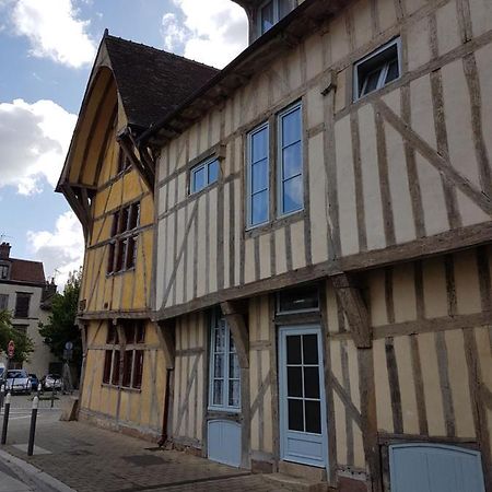 Maison Du Dauphin 1534 ทรัวส์ ภายนอก รูปภาพ